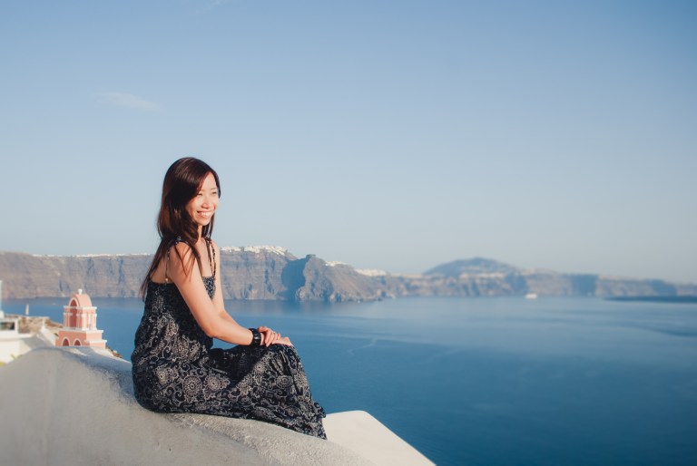 Santorini-oia-photo-session-three-blue-churches-4