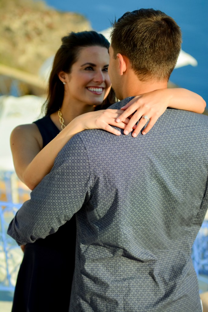Santorini-portrait-session-couple-photo-shoot-004