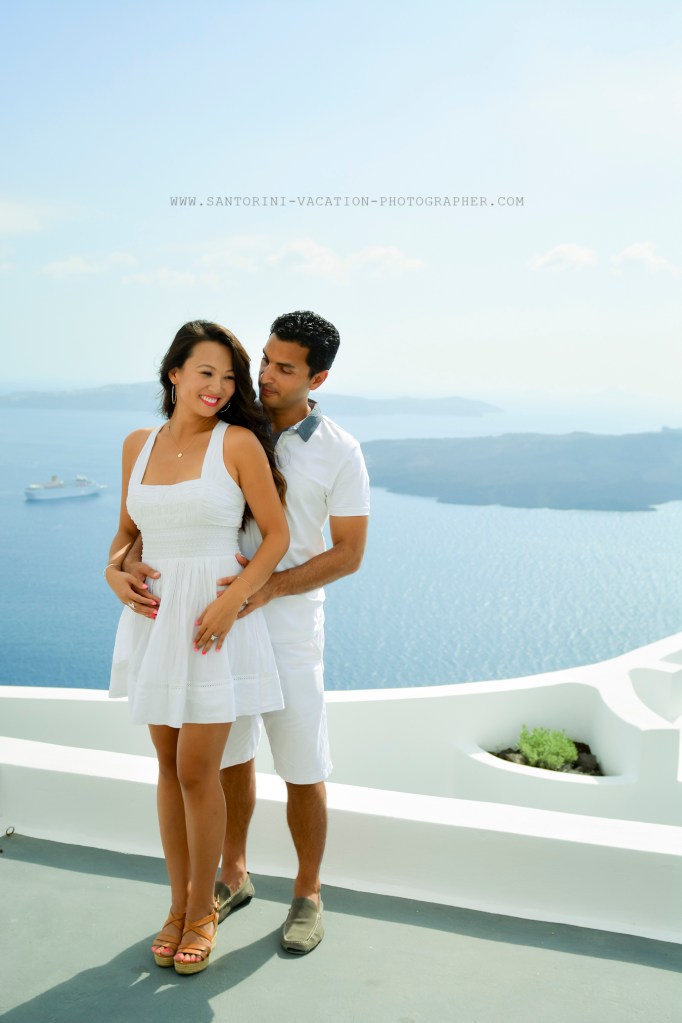 Couple photo shoot in Santorini.