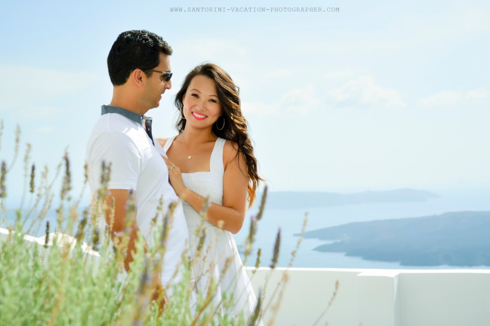 Couple photo shoot in Santorini.