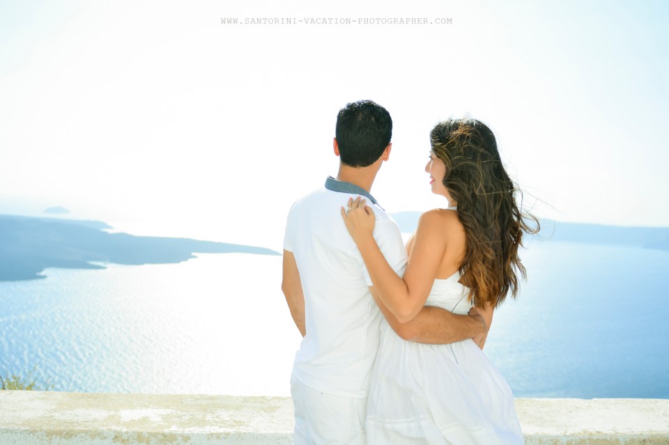 Engagement photo session in Santorini.