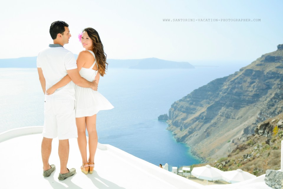 Couple photo shoot in Santorini.