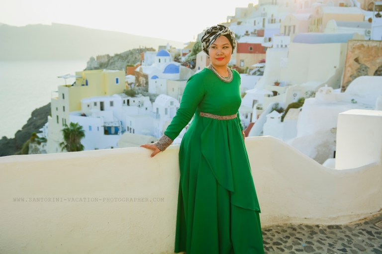 Solo traveler in Santorini