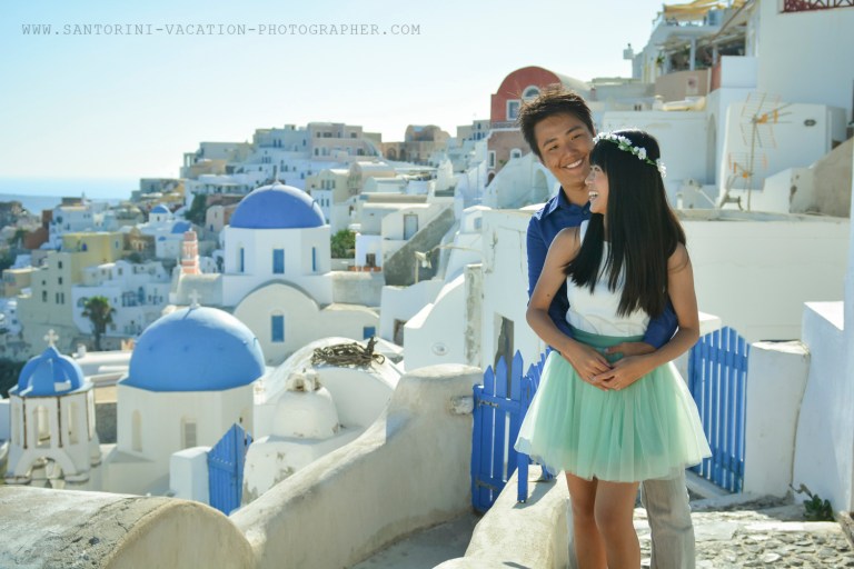 Santorini-photographer-destenation-portrait-photo-shoot-001