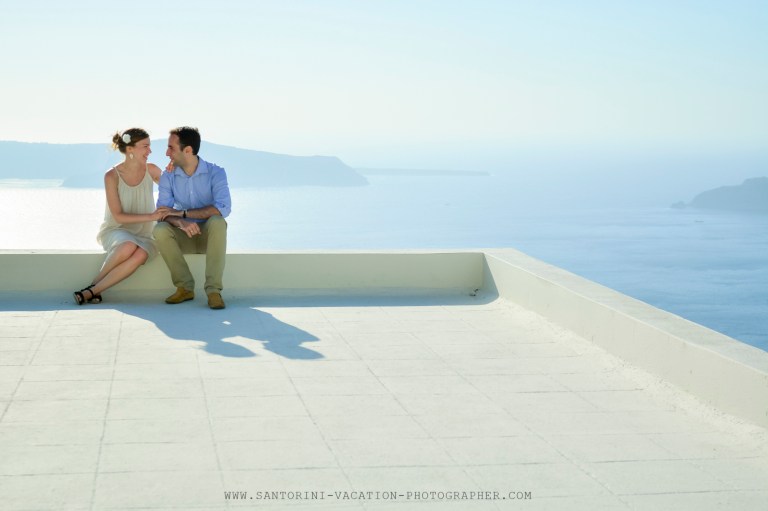 Santorini_photographer_couple_portraits_honeymoon_story-3