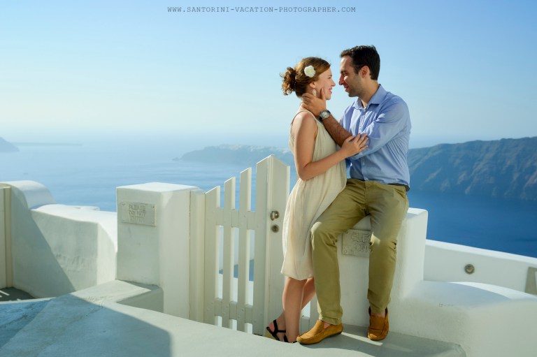 Santorini_photographer_destination_honeymoon_romatic_photo_shoot-3