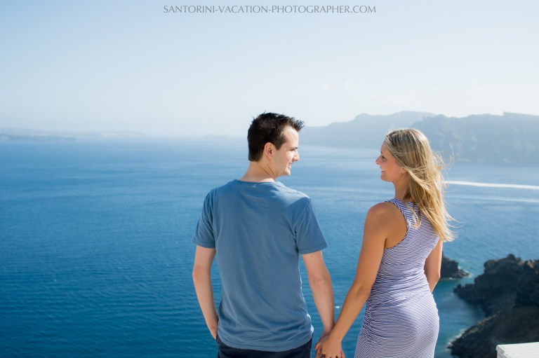 honeymoon-photoshot-santorini-blue-church-domes-002