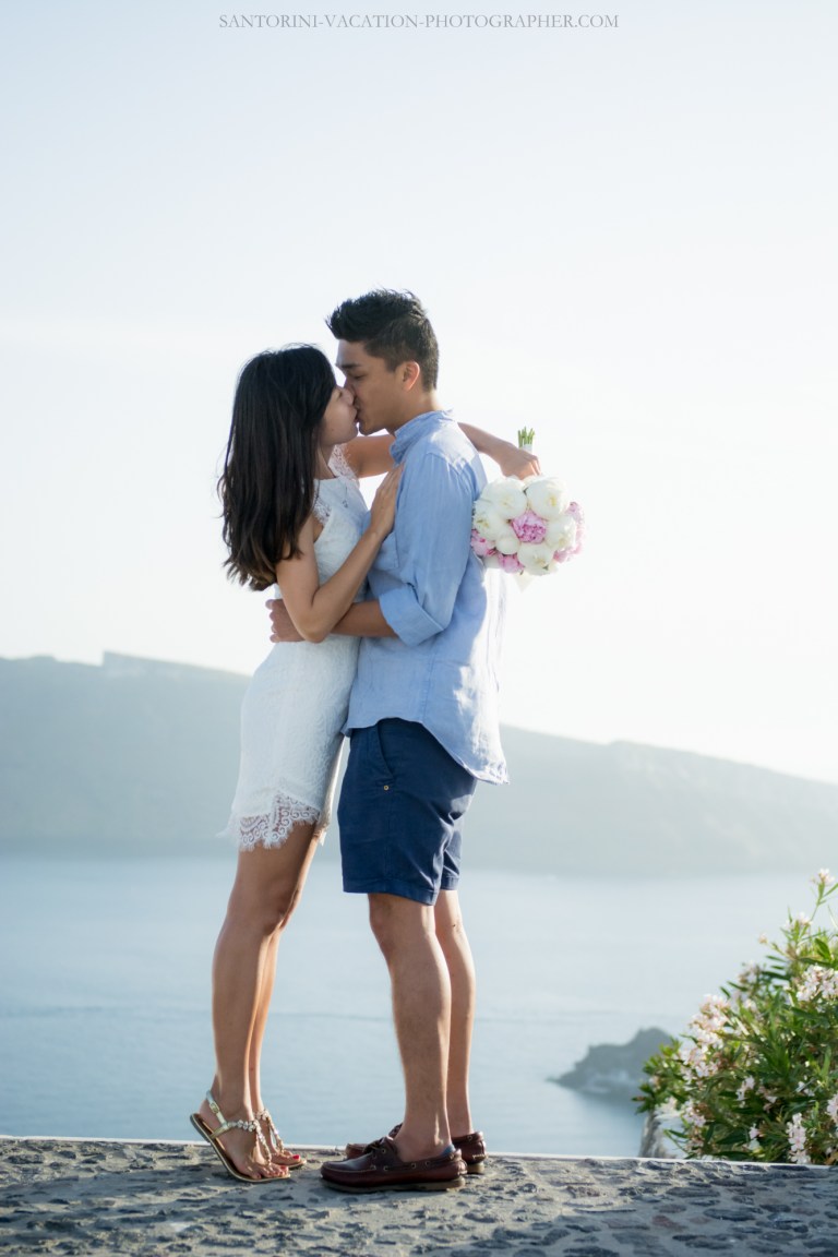 Santorini-lifestyle-photographer-Oia-photoshoot-pre-wedding-{Sequence # (001)»}-5