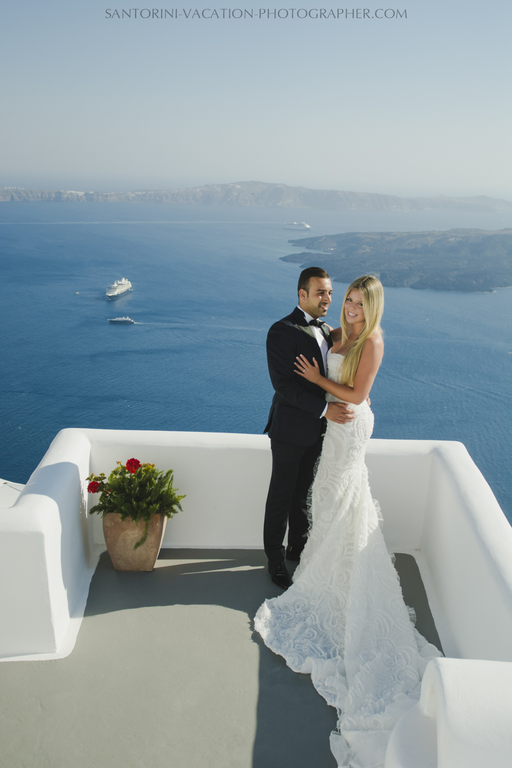 Santorini-post-wedding-shoot-honeymoon-destination-photo-session-003