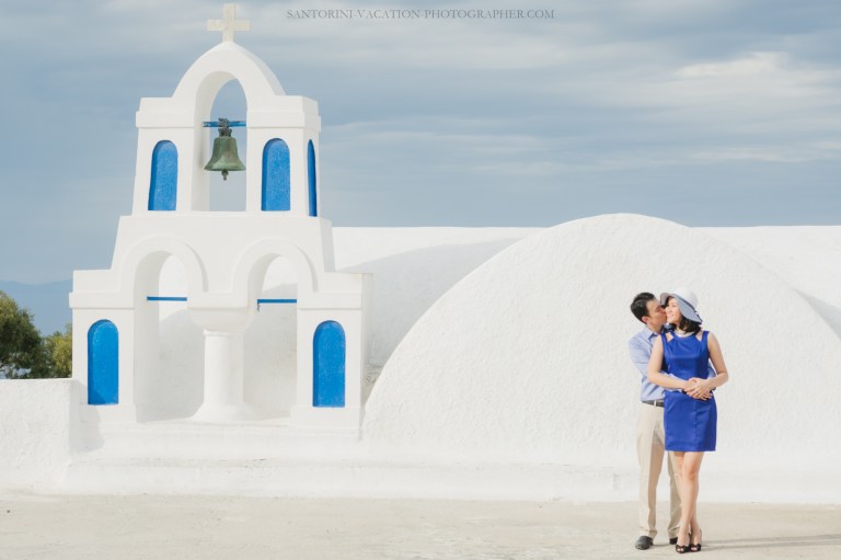 Santorini-couples-photo-session-greece-chrches-Thera-001