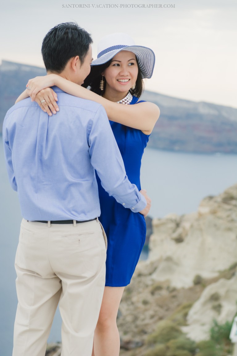 Santorini-couples-photo-session-greece-chrches-Thera-004