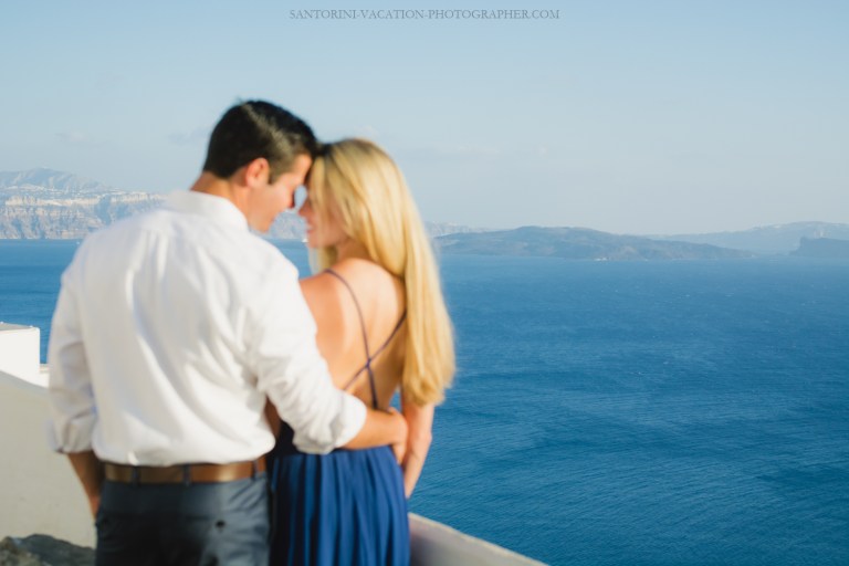 Love-story-destination-honeymoon-photoshoot-Santorini-thera-2