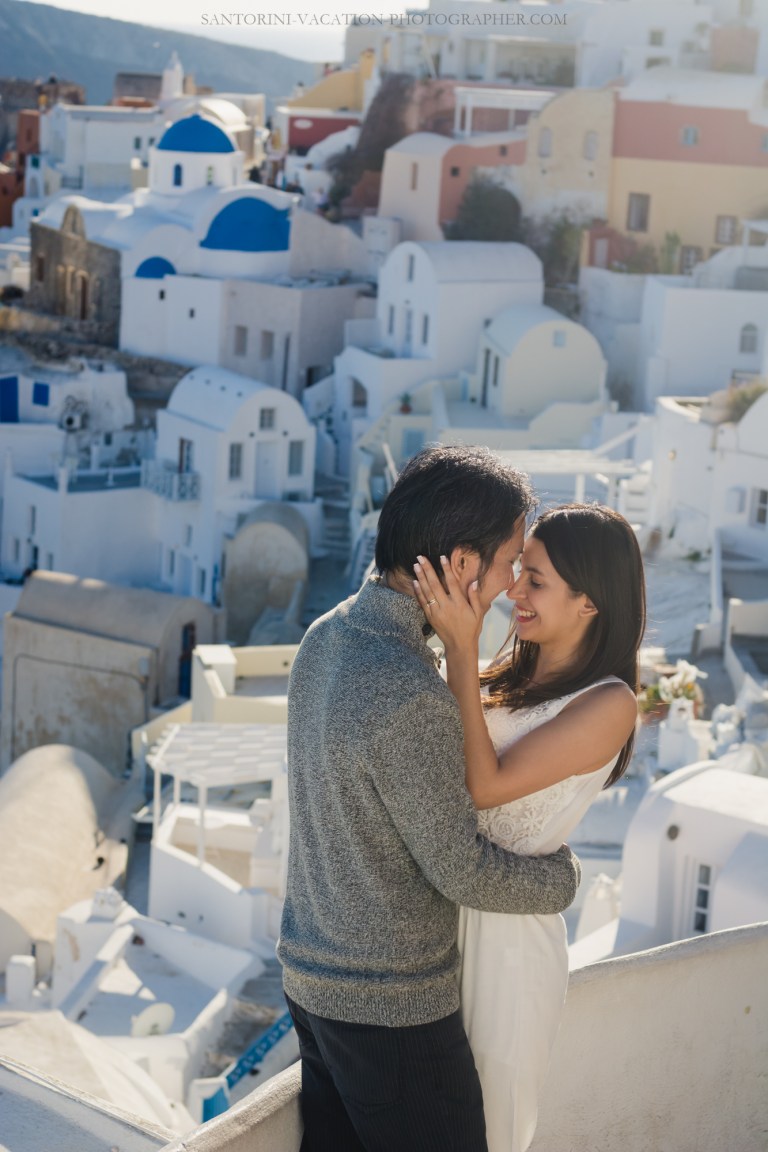 honeymoon-photo-shoot-Santorini-destination-portrait-post-wedding-005