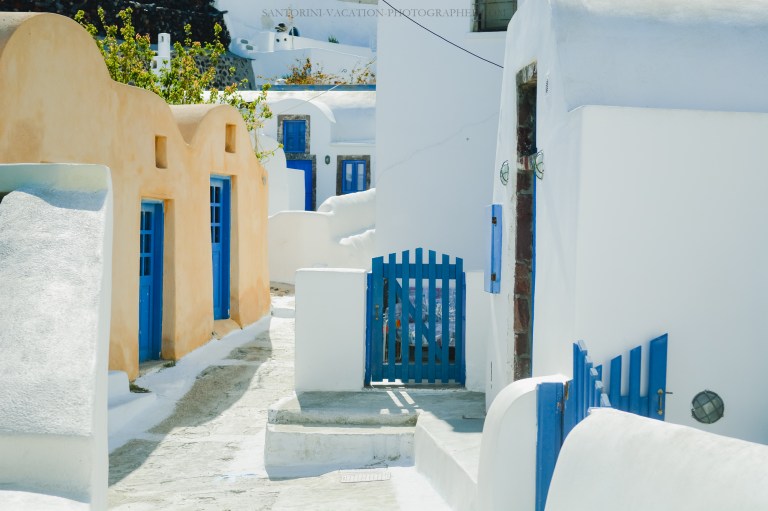 Santorini-next-to-oia-finikia-greece-vacation-hollidays-