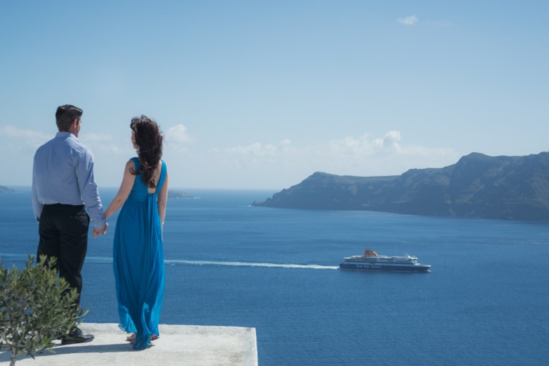 Santorini-photo-shoot-honeymoon-trip-bucket-list-003