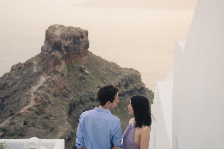 Santorini-photo-session-greece-engagement-shoot-love-story-002