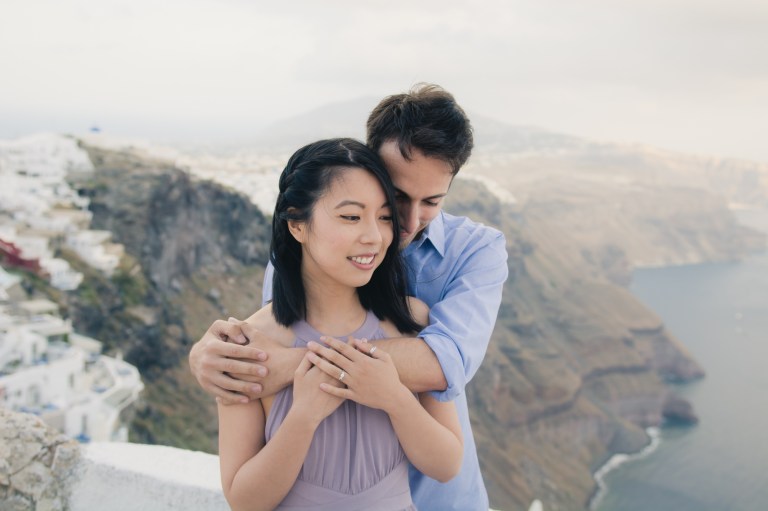 Santorini-photo-shoot-relaxed-natural-soft-couples-session-Anna-Sulte-001