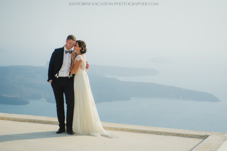 photo-session-santorini-caldera-honeymoon-wedding-dress-3