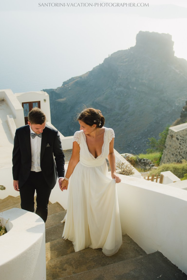 photo-session-santorini-caldera-honeymoon-wedding-dress-4