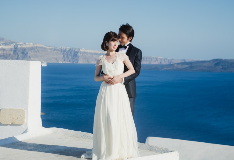 santorini-honeymoon-trash-the-dress-photo-session-003