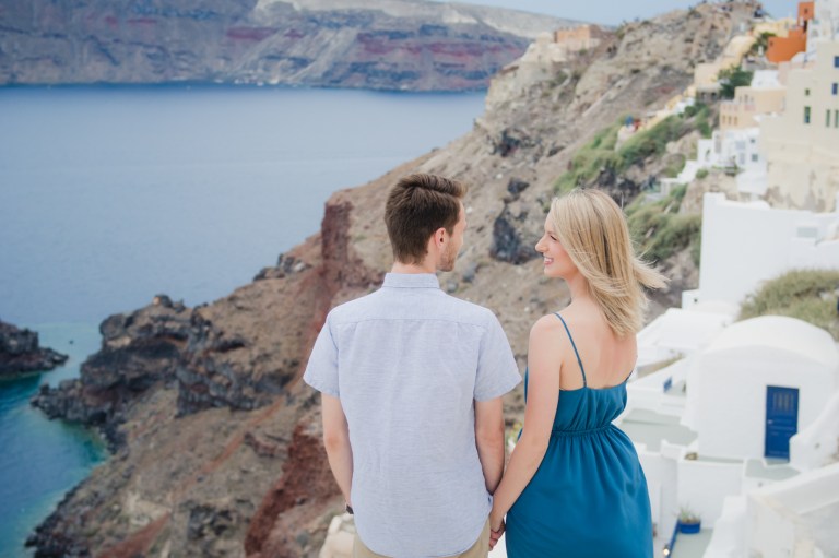 santorini-photo-shoot-cloudy-hineymoon-destination-001