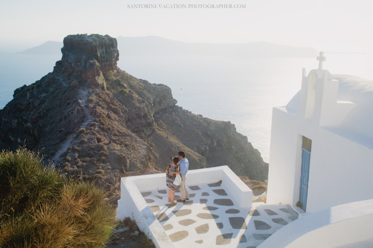 intimate-proposal-moments-in-santorini-imerovigli-001