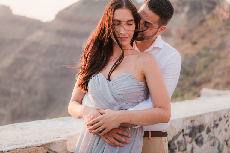 Santorini-photographer-Anna-Sulte-photoshoot-002