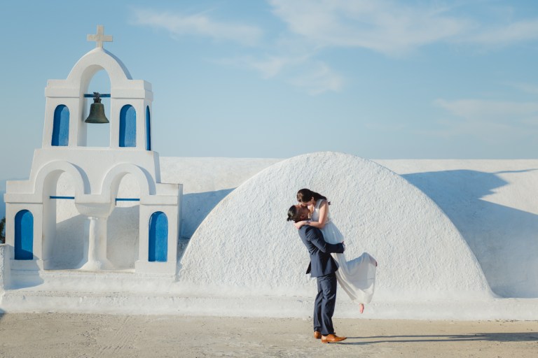 Santorini-post-wedding-shoot-on-the-greek-island-002