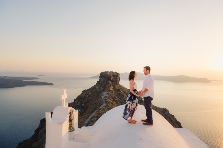 Santorini-sunset-photo-shoot-honeymoon-post-wedding-003