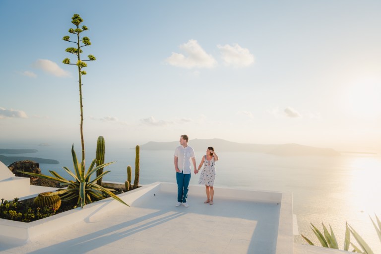 Santorini-sunset-photo-shoot-honeymoon-post-wedding-004