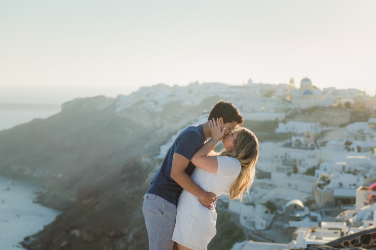Santorini-sunset-photo-shoot-honeymoon-post-wedding-005