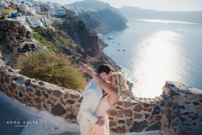 Santorini photo shoot, couple hug