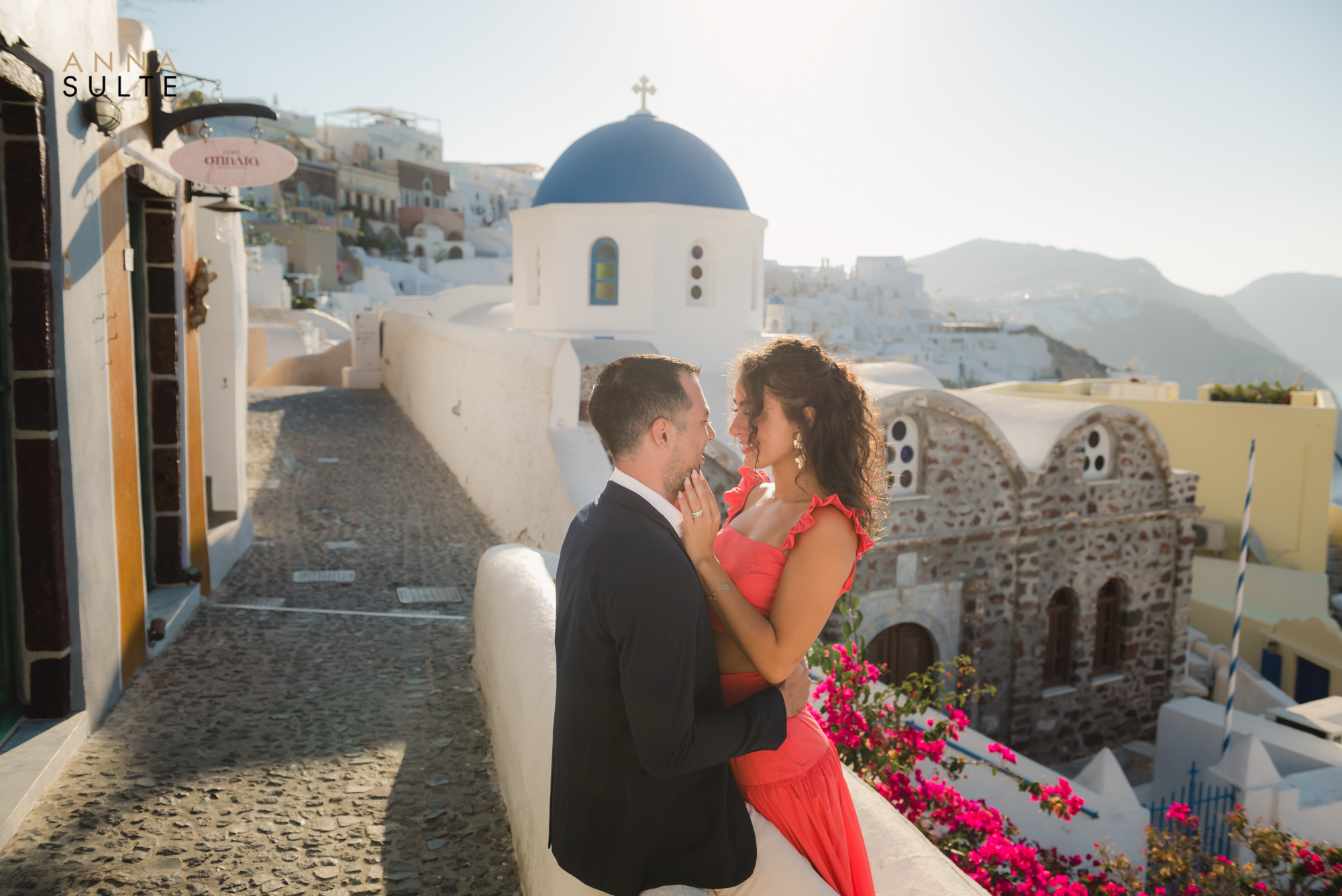 Santorini photoshoot at the blue domes in Oia