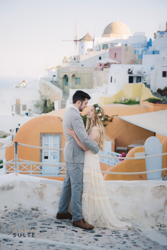Terracotta house in Oia during a romantic Santorini photography session